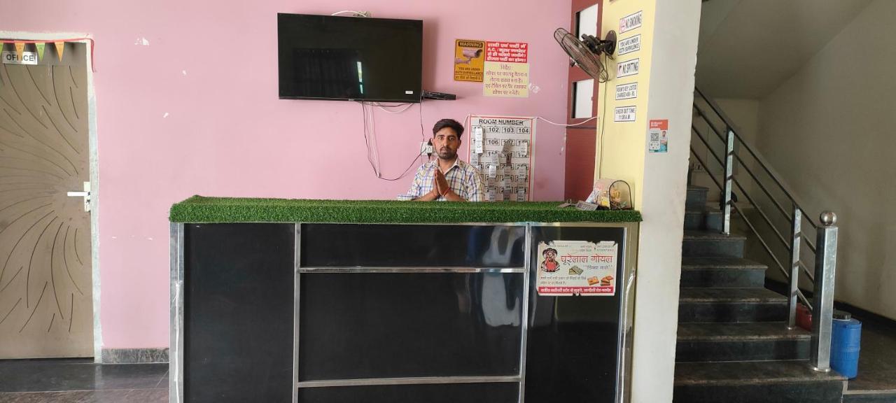 Hotel Yoran Inn & Restaurant By Wb Inn Sadabad Buitenkant foto