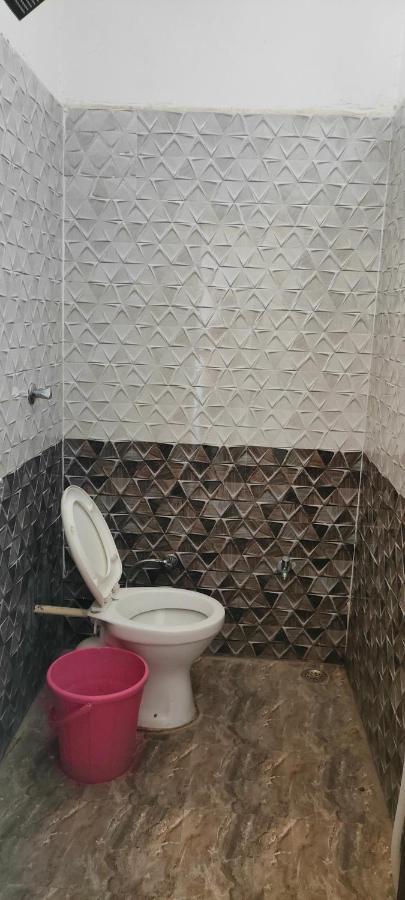 Hotel Yoran Inn & Restaurant By Wb Inn Sadabad Buitenkant foto