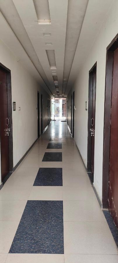 Hotel Yoran Inn & Restaurant By Wb Inn Sadabad Buitenkant foto