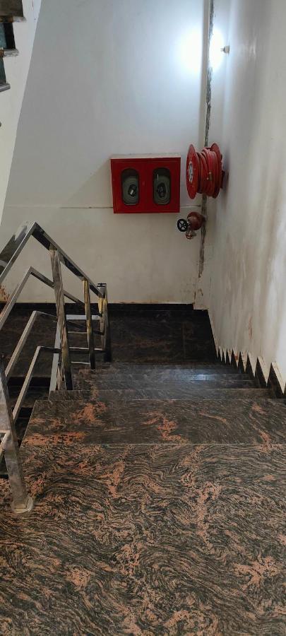 Hotel Yoran Inn & Restaurant By Wb Inn Sadabad Buitenkant foto